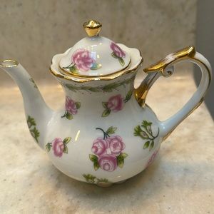 Decorative Teapot trinket box. Approx. 4”